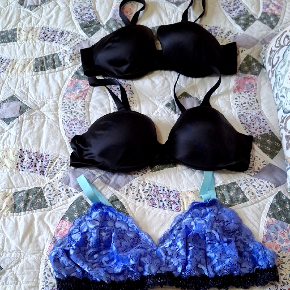 Lot Of 3 Bras, Bali & Nobo 38C